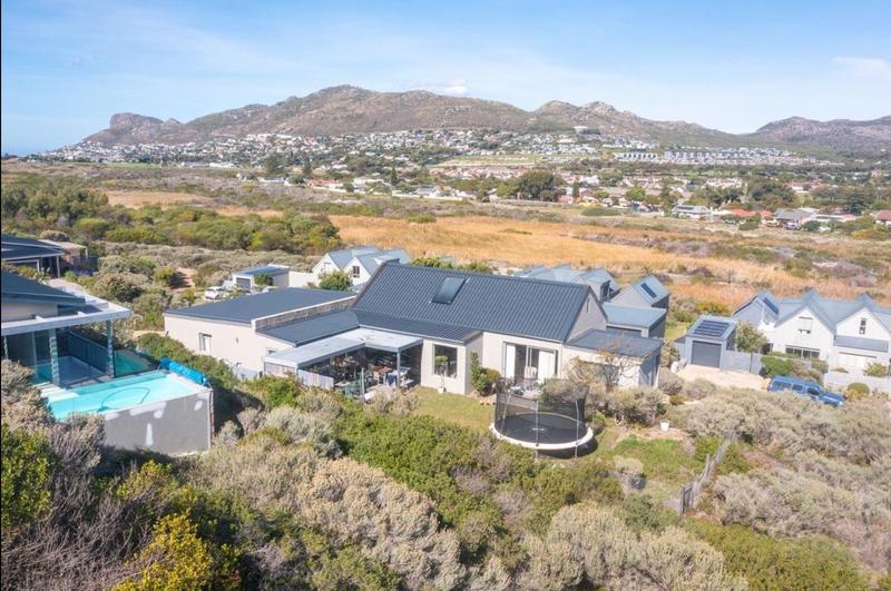 4 Bedroom Property for Sale in Crofters Valley Western Cape